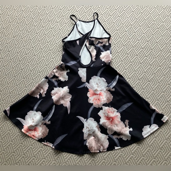 Eclipse floral dress - Picture 2 of 4